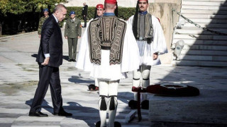 Οι Ευέλπιδες έψαλαν τον Εθνικό Ύμνο μπροστά στον Ερντογάν (ΒΙΝΤΕΟ)