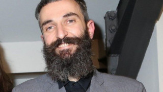 Αγνώριστος με τη νέο του εμφάνιση ο Άρης Σερβετάλης! (ΦΩΤΟ)