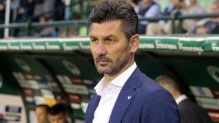 Ωθείται      στην             έξοδο   ο    Ουζουνίδης