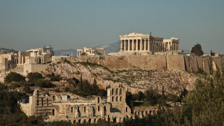 Μετανιωμένος επισκέπτης επέστρεψε πέτρες που έκλεψε από την Ακρόπολη