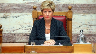 Μαρία Κόλλια-Τσαρουχά: «Αντιδημοκρατικές κορώνες στο συλλαλητήριο»