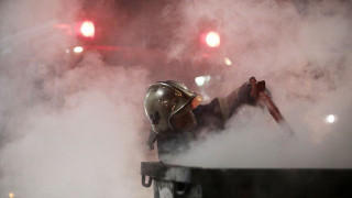 Φωτιές σε κάδους, συνεχίζονται τα επεισόδια έξω από την         Τούμπα