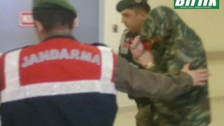 Φωτογραφίες των Ελλήνων στρατιωτικών που κρατούνται στην Τουρκία