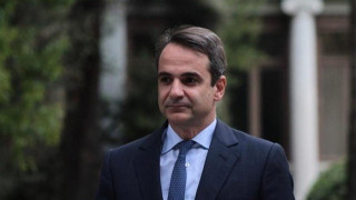 Η βρωμιά, το φτύσιμο,       η γαργάρα     κι η πονηριά!