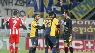 Τα ξεφτίλισε όλα ο Σπάθας. Αποβολή για γέλια και ανύπαρκτα οφσάιντ