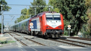 Σύγκρουση τρένου με ΙΧ στη Θεσσαλονίκη - Ακρωτηριάστηκε άνθρωπος