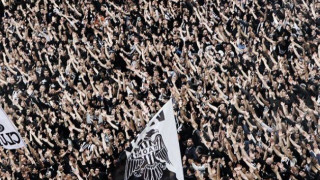 Οπαδοί του ΠΑΟΚ συνοδεία     αστυνομίας στην Ομόνοια