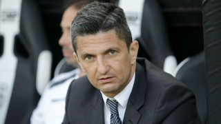 Ανανεώνει                               ο Λουτσέσκου