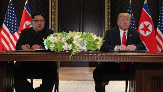 Ιστορική συνάντηση και συμφωνία Τραμπ-Κιμ Γιονγκ Ουν