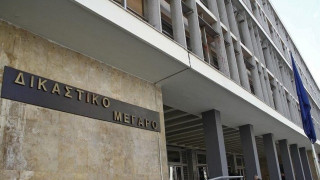 Αστυνομικός έσυρε δικηγόρο έξω από αίθουσα των δικαστηρίων Θεσ/νίκης