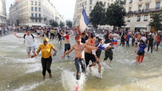 Πανζουρλισμός στο Παρίσι για την παγκόσμια πρωταθλήτρια, Γαλλία (vids)