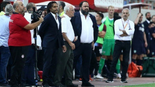 Ο Μαρινάκης κατέβηκε να διαμαρτυρηθεί στους διαιτητές!