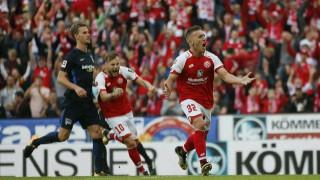 Η        Έϊμπαρ    «καλεί» τον                           Ντε Μπλάσις