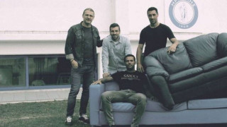 «Χαιρόμαστε που άρεσε στον κόσμο, χθες ήρθε ο πρώτος καναπές!»