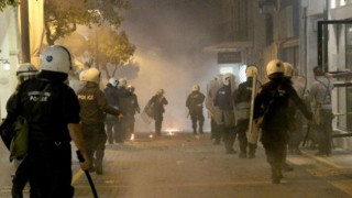 Επεισόδια με Ολυμπιακούς και αστυνομία  στο Γεντί Κουλέ (vid)