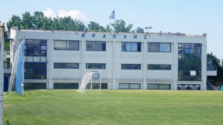 Μηχανικός για  το                   κτίριο  στη Μίκρα