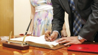 Χαλκίδα: Με... τέσσερις ταυτότητες ο γιατρός που τέλεσε «μαϊμού» γάμο