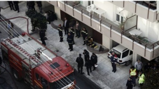 Απεγκλωβισμός ηλικιωμένης από φλεγόμενο διαμέρισμα στις Συκιές