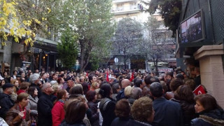 Πλήθος Τούρκων τουριστών στο προξενείο για τον Κεμάλ Ατατούρκ