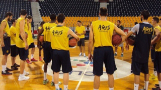 Εκτός ο Γκίκας, κέρασε ο Μανωλόπουλος