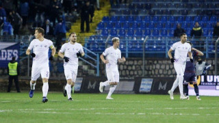 Βήμα παραμονής         για τη Λαμία, 2-1 την      ΑΕΛ