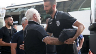 Οι «ασπρόμαυρες» ευχές στον αρχηγό     Στέλιο Μαλεζά