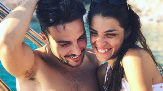 Ολόγυμνοι στην παραλία Αρης Μακρής και Αννα-Μαρία Βέλλη (pic)