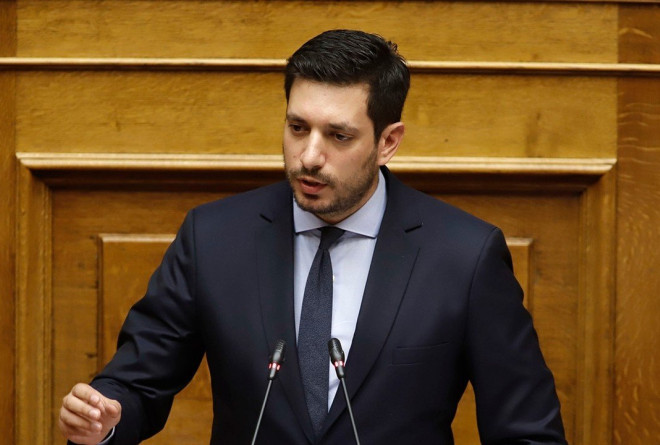 Πήρε βούρτσα και μπογιές ο Κυρανάκης-Έσβησε γκράφιτι και την.... αναρχία