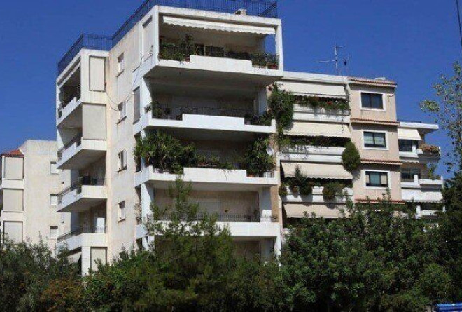 Κάμερες στις πολυκατοικίες: Πότε προβλέπονται και πώς μπορεί να πει «όχι» ο γείτονας