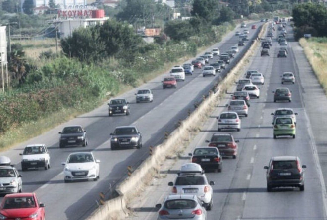 Δύο σοβαρά τροχαία στη Θεσσαλονίκη: Καραμπόλα έξι οχημάτων στη Μουδανίων-Αναποδογύρισε ΙΧ στη Θέρμη