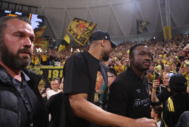 Κατάμεστο το Nick Galis Hall και σύνθημα: «Ρε Γιάννη, έλα εδώ καλό μου παλικάρι...»