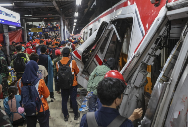 Ινδονησία: Στους 14 οι νεκροί μετά από σύγκρουση τρένων