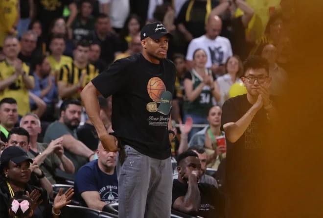 Η παρακάμερα του Άρης-Πανιώνιος και η έκρηξη της κερκίδας για τον Γιάννη Αντετοκούνμπο