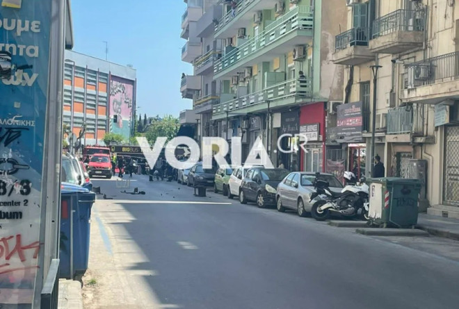 Θεσσαλονίκη: Φοιτητής απειλεί να πέσει από τον 3ο όροφο