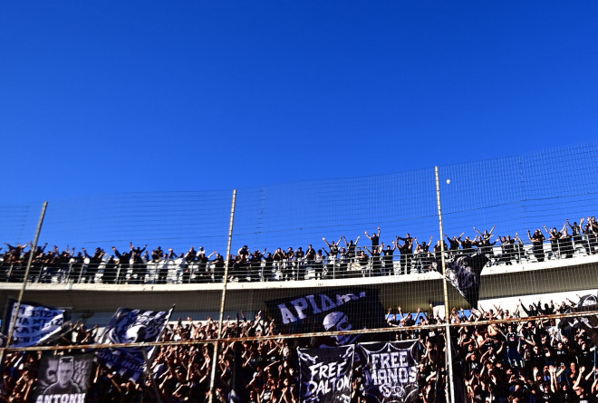 Χρήση χημικών έξω από το Πανθεσσαλικό, μικρή ένταση οπαδών του ΠΑΟΚ και της αστυνομίας