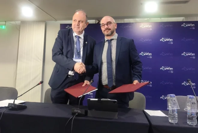 Μνημόνιο συνεργασίας υπέγραψαν ΑΠΘ και Pfizer: Τι σημαίνει