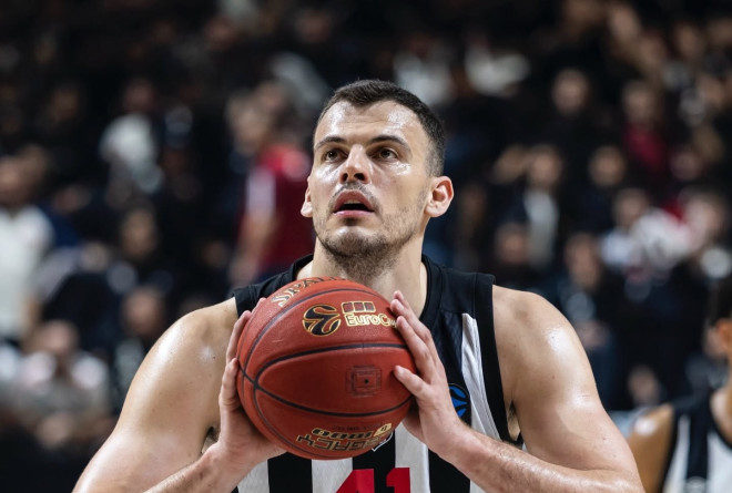 Σοβαρός τραυματισμός για τον Άντε Ζίζιτς: Στο χειρουργείο ο Κροάτης σέντερ που «συνδέθηκε» με τον Άρη