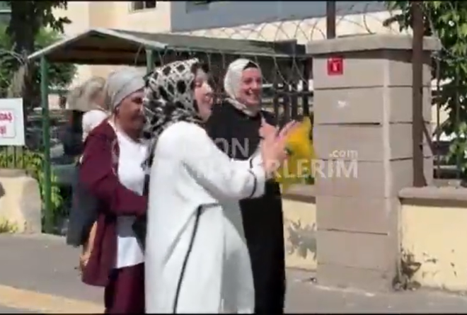 Τουρκία: Χώρισε μετά από 24 χρόνια και τα 'σπασε έξω από το δικαστήριο
