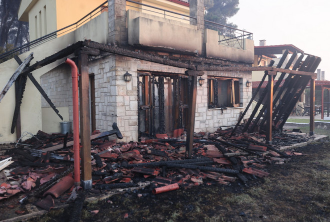 Φωτιά στη Χαλκιδική: Εικόνες καταστροφής από το πέρασμα της πύρινης λαίλαπας (pics)