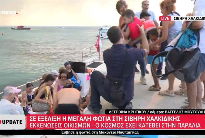 Εκτός ελέγχου η φωτιά στη Χαλκιδική: Εκκένωση διά θαλάσσης στη Σίβηρη-Καίγονται σπίτια