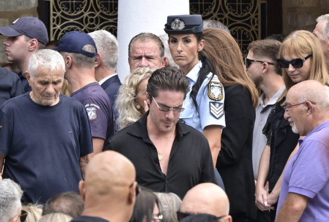 Γιώργος Μαζωνάκης: Λαοθάλασσα στη Νίκαια για το τελευταίο αντίο