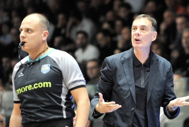 Η στιγμή που εκνεύρισε τον Γιώργο Μπαρτζώκα στη συνέντευξη Τύπου