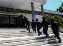 Τραυματίες στο ΑΠΘ: Αντιεξουσιαστές επιτέθηκαν σε φοιτητές με ρόπαλα και καπνογόνα