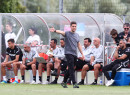Αυτόγραφα και φωτογραφίες με τον κόσμο από τον ανεβασμένο Λίσι