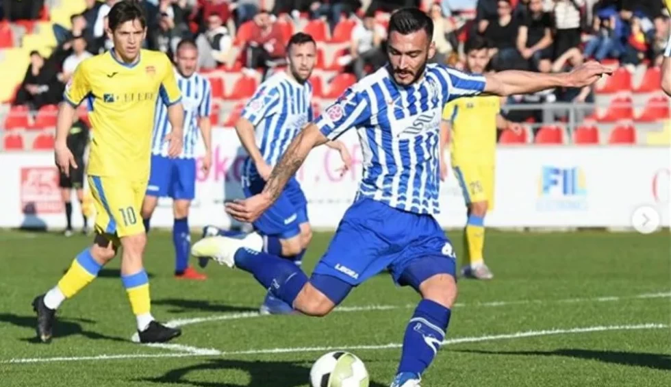 A generic square placeholder image with rounded corners in a figure.