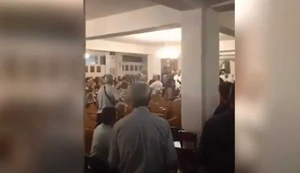 A generic square placeholder image with rounded corners in a figure.