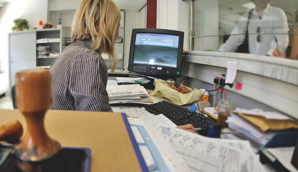 A generic square placeholder image with rounded corners in a figure.