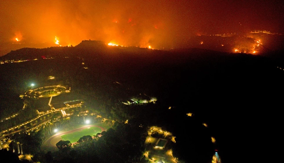 A generic square placeholder image with rounded corners in a figure.