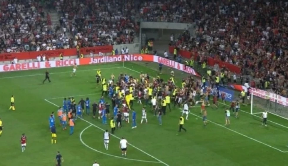 A generic square placeholder image with rounded corners in a figure.