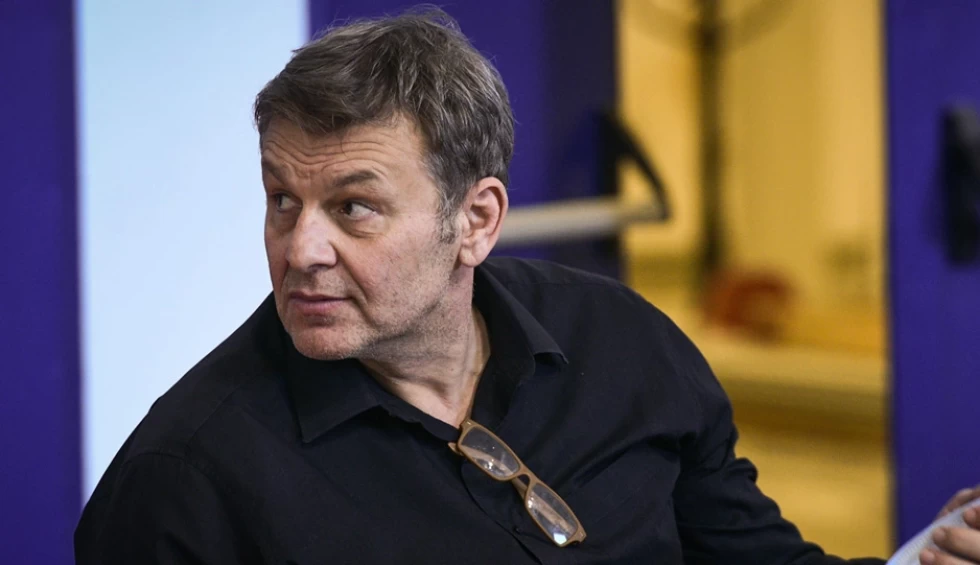 A generic square placeholder image with rounded corners in a figure.